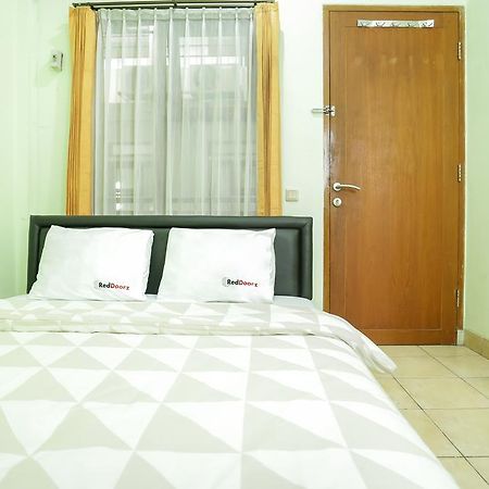 Reddoorz Near Sukajadi Hotel Бандунг Екстериор снимка