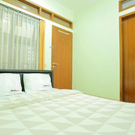 Reddoorz Near Sukajadi Hotel Бандунг Екстериор снимка