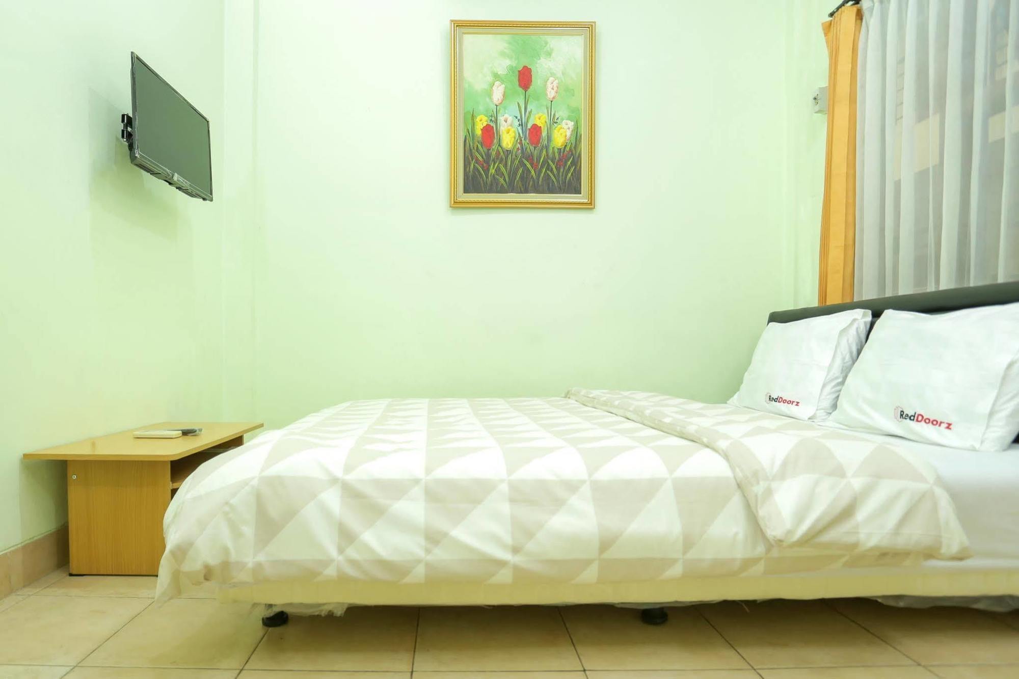 Reddoorz Near Sukajadi Hotel Бандунг Екстериор снимка